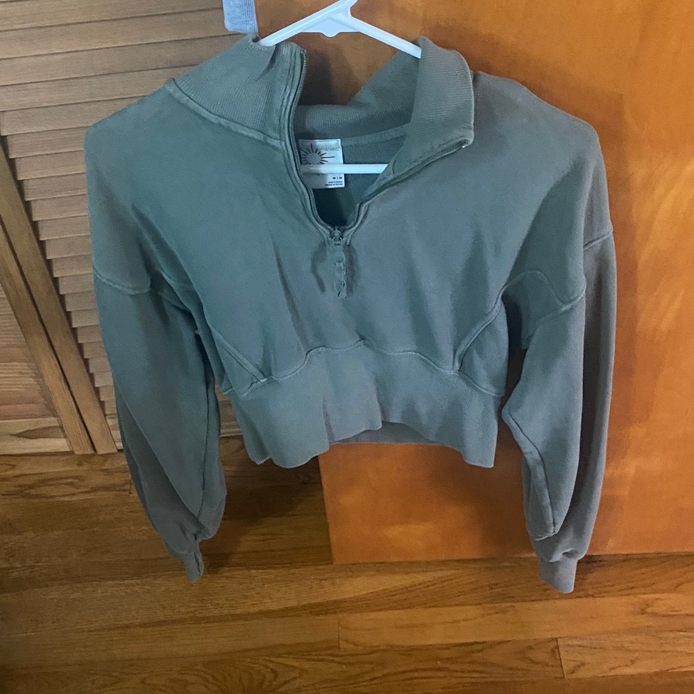 American Eagle Green Fitted Cropped Long Sleeve Hoodie